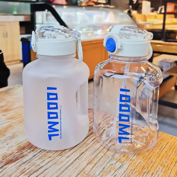 Large-capacity portable fitness transparent space sports plastic water bottle with straw