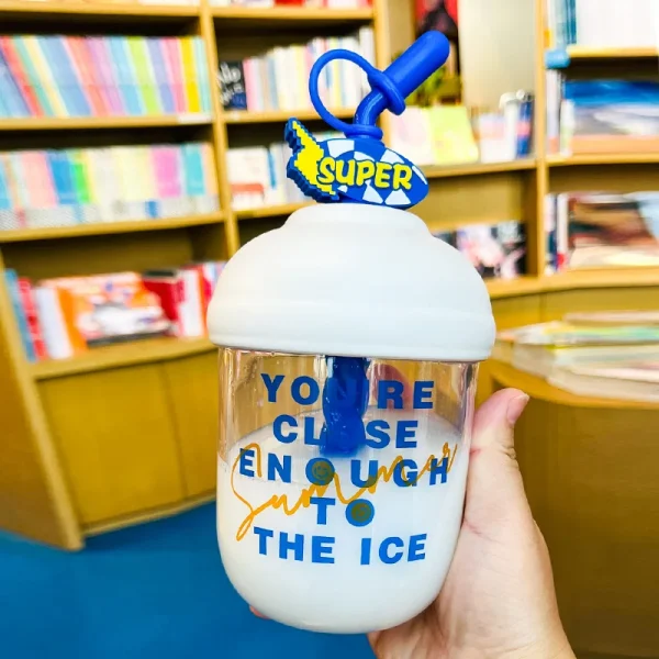 Hcbb24b535534466798f9b8e7d7e3f8e52.webp Cute 600ml girls leakproof drinking cup bpa free reusable sports kids plastic water bottle with straw